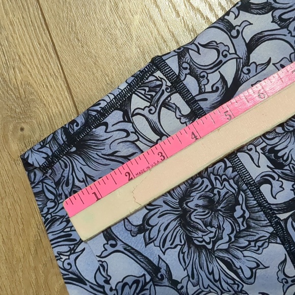 Lululemon Wunder Under crop hi-rise size 6 - Picture 4 of 12